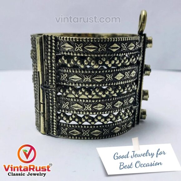 Single Vintage Kuchi Cuff: Handmade Afghan Tribal Bracelet with Glass Stones - Picture 10 of 13